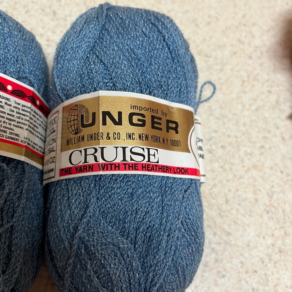 Variety of Vintage Yarn Lot 13 skeins - Picture 3 of 11